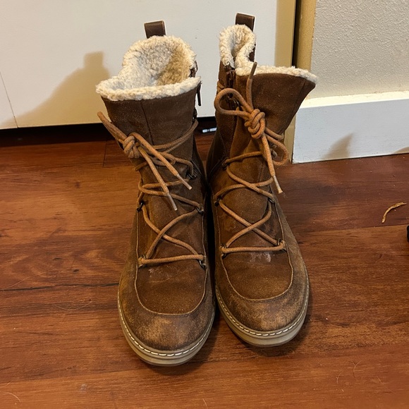 Lace up leather winter boots with sherpa lining - Picture 1 of 4